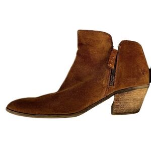 Vintage FRYE Women's Tan Suede Pointed Toe Side Zip Booties Heel Size 8M Western